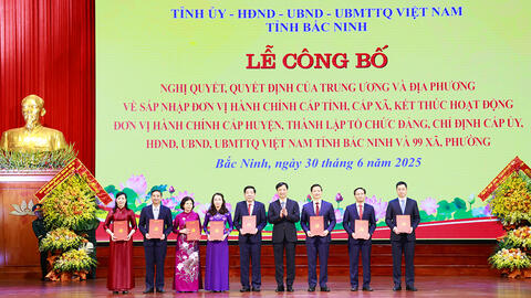 Chủ nhiệm Ủy ban Kiểm tra Trung ương Nguyễn Duy Ngọc dự Lễ công bố sáp nhập tỉnh Bắc Ninh và Bắc Giang