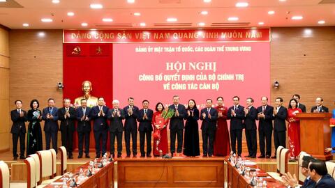 Đồng chí Bùi Thị Minh Hoài giữ chức Bí thư Đảng ủy Mặt trận Tổ quốc, các đoàn thể Trung ương