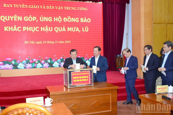 Ban Tuyên giáo và Dân vận Trung ương chia sẻ cùng đồng bào khắc phục hậu quả do mưa, lũ